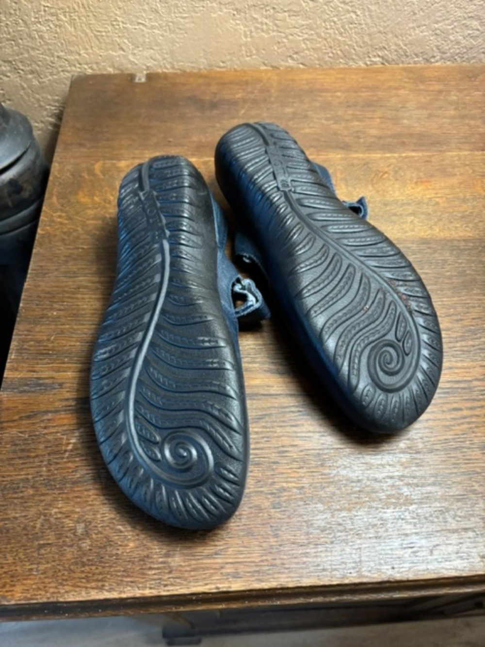 Not Dark blue closed toe sandal- SZ 9/40 - Picture 3 of 3